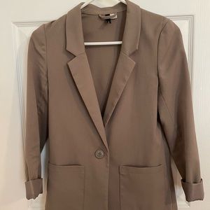H&M blazer in great condition! Size 2, camel color.